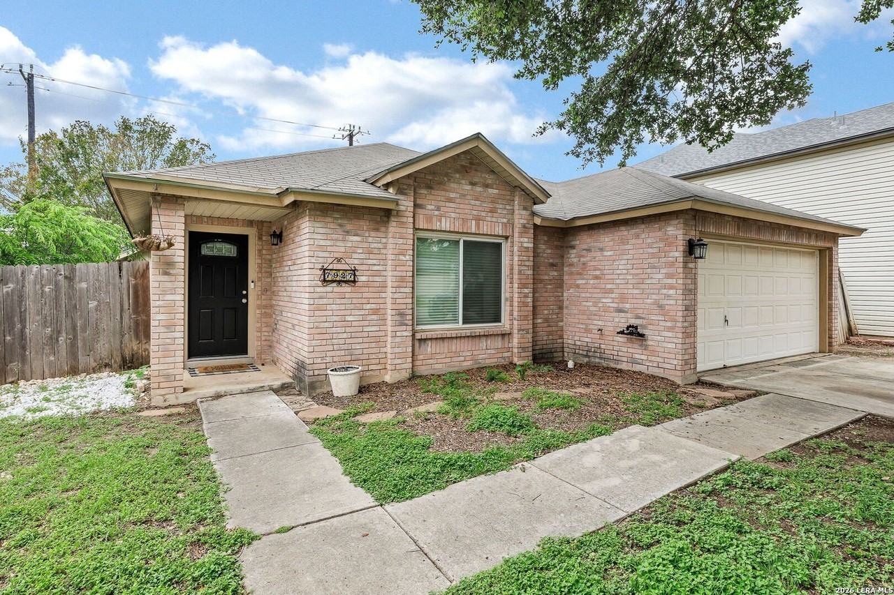 7927 Hilltop Crst - Photo 3 of 31