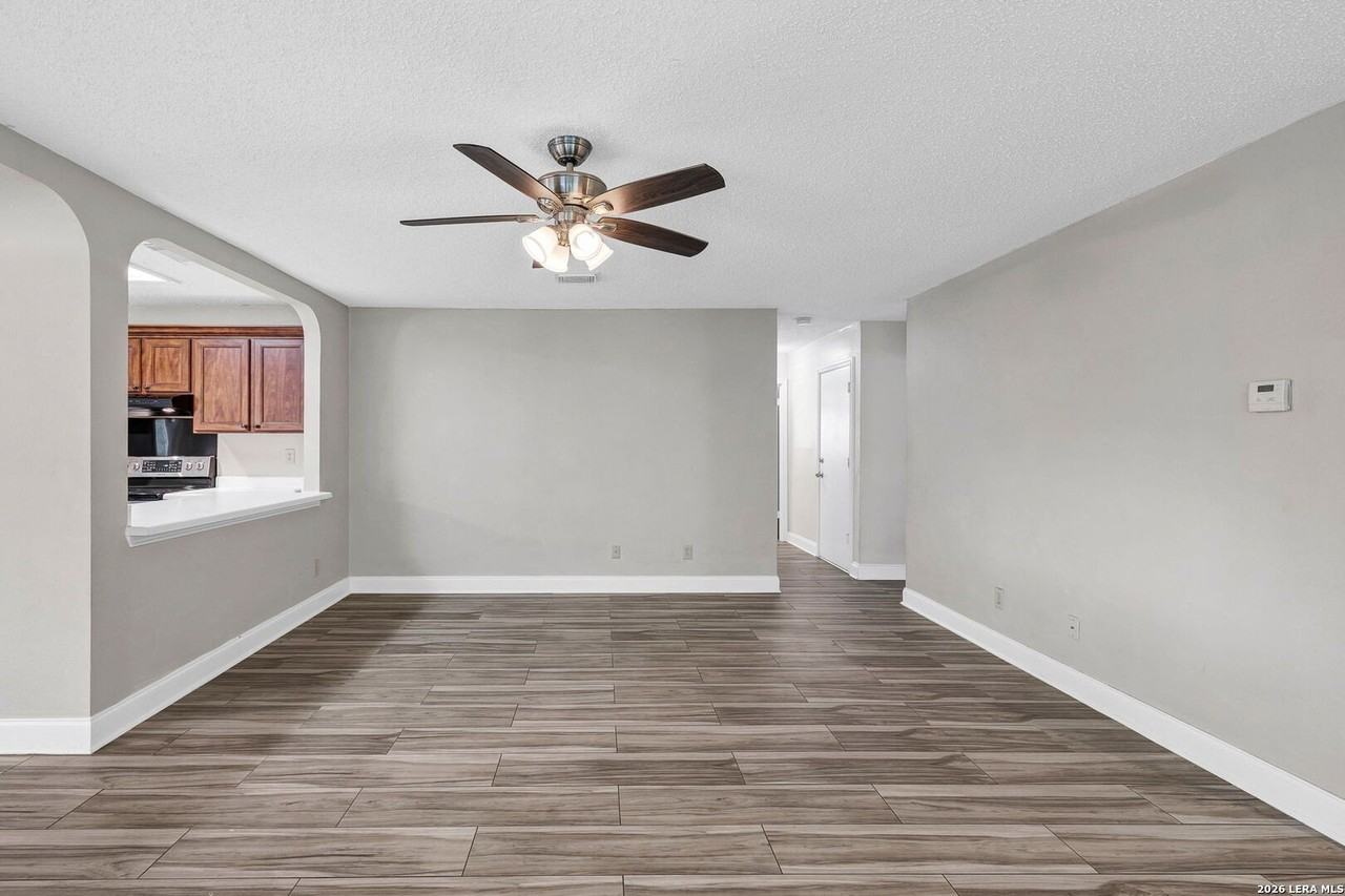 7927 Hilltop Crst - Photo 6 of 31