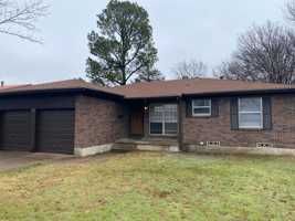 featured image of 1211 Blanton Pl