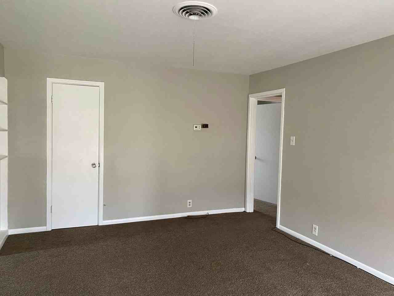 1211 Blanton Pl - Photo 2 of 7