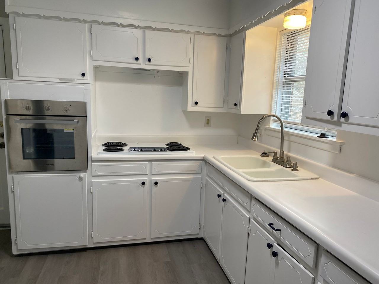 1211 Blanton Pl - Photo 3 of 7