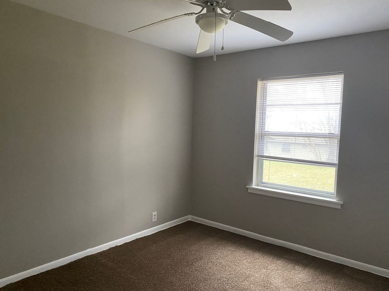 1211 Blanton Pl - Photo 4 of 7