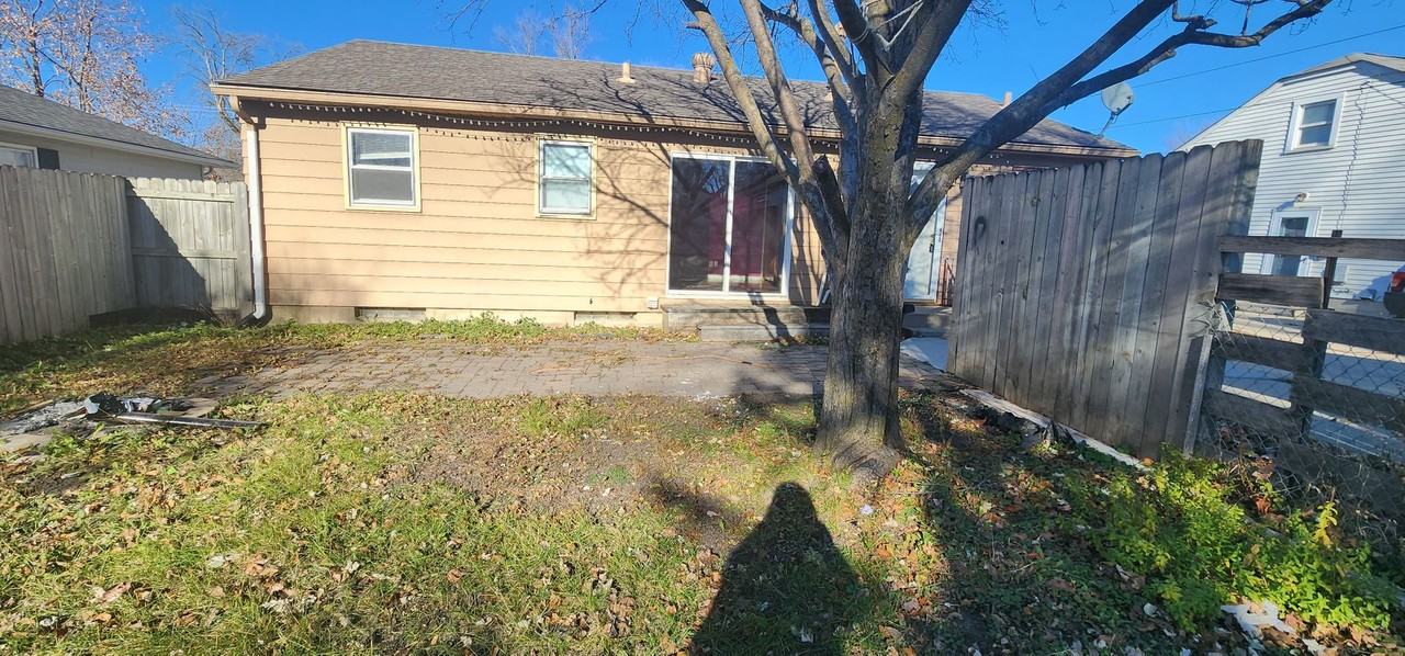 1624 E Oakland Ave - Photo 2 of 15