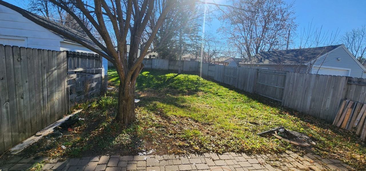 1624 E Oakland Ave - Photo 4 of 15