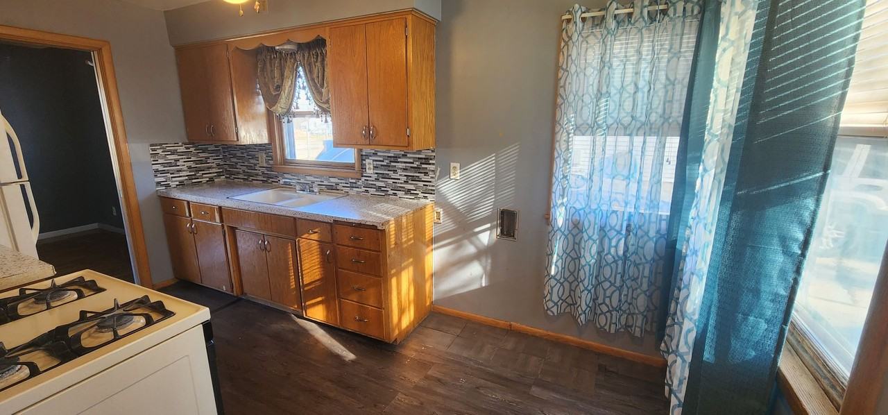 1624 E Oakland Ave - Photo 5 of 15