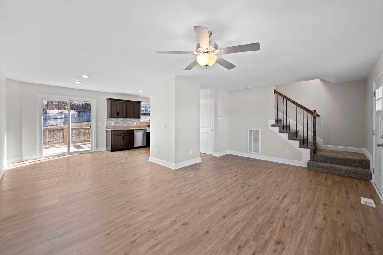 1385 Sussex Dr - Photo 6 of 34