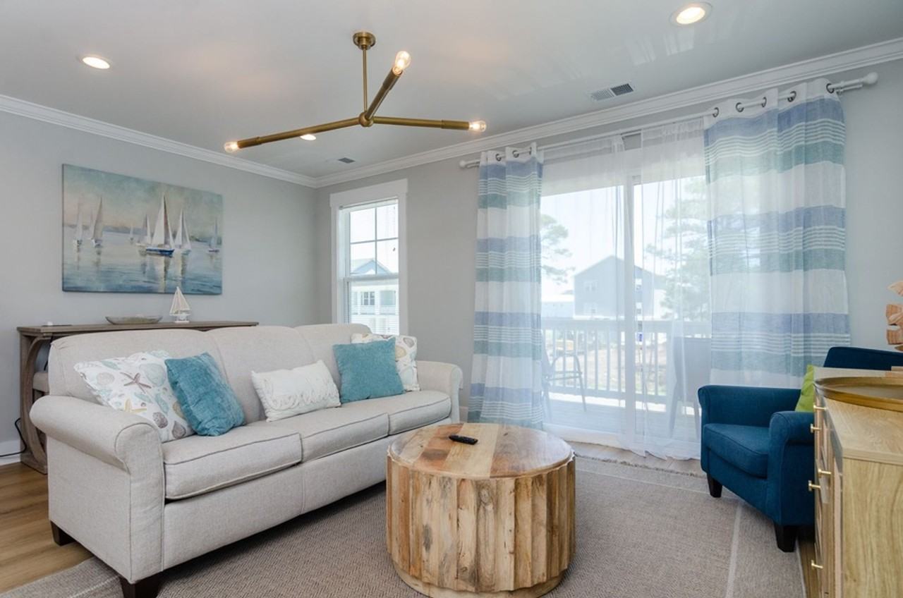 1210 Mackerel Ln - Photo 4 of 37