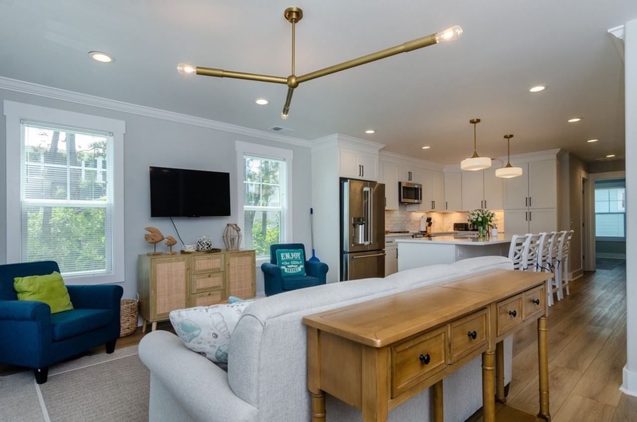 1210 Mackerel Ln - Photo 7 of 37