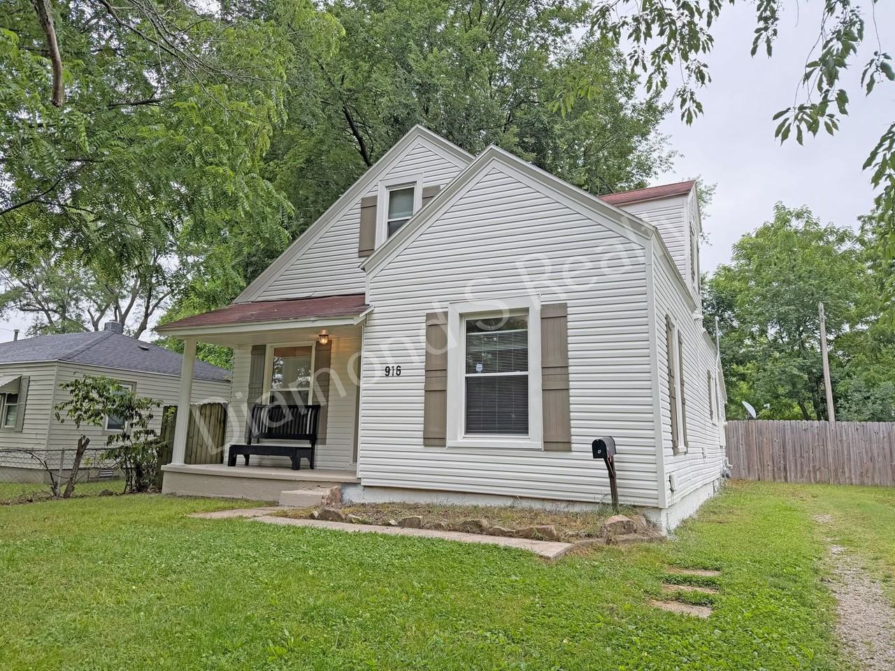 916 N Pickwick Ave - Photo 2 of 21