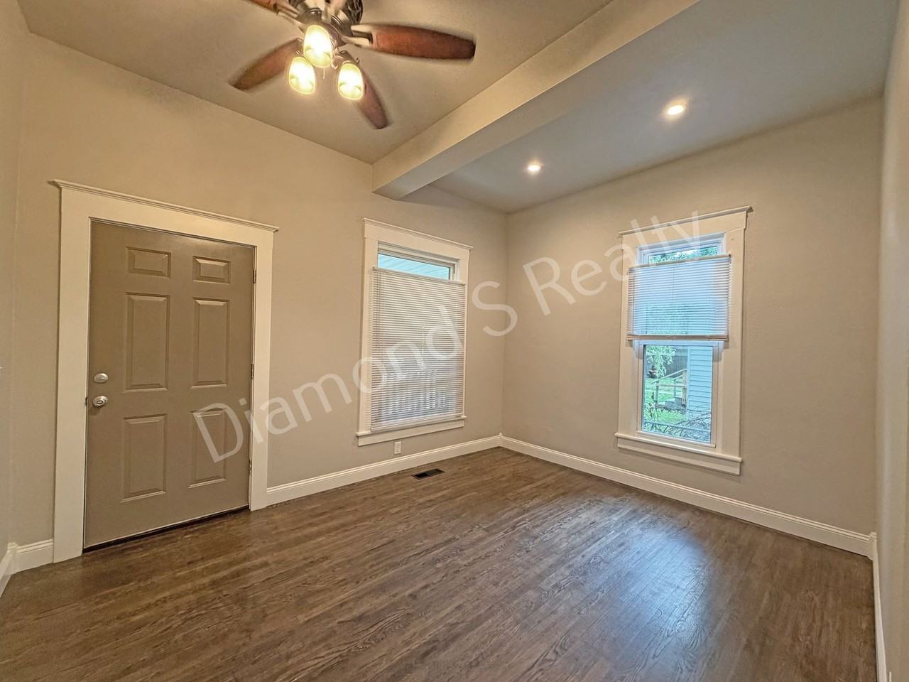 916 N Pickwick Ave - Photo 5 of 21