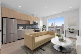 904 W Dakin St - Photo 1 of 1