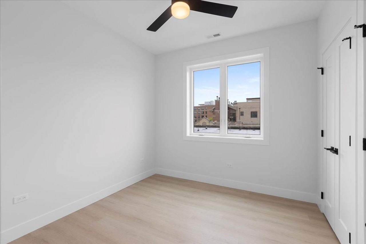 904 W Dakin St - Photo 6 of 11
