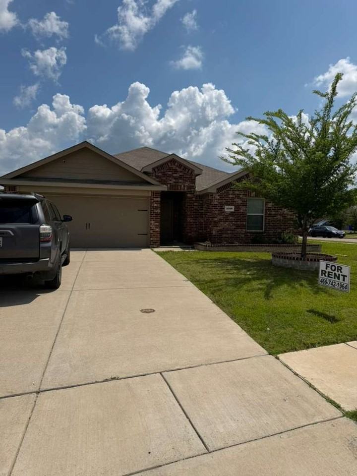 2708 Corbo Dr - Photo 2 of 24