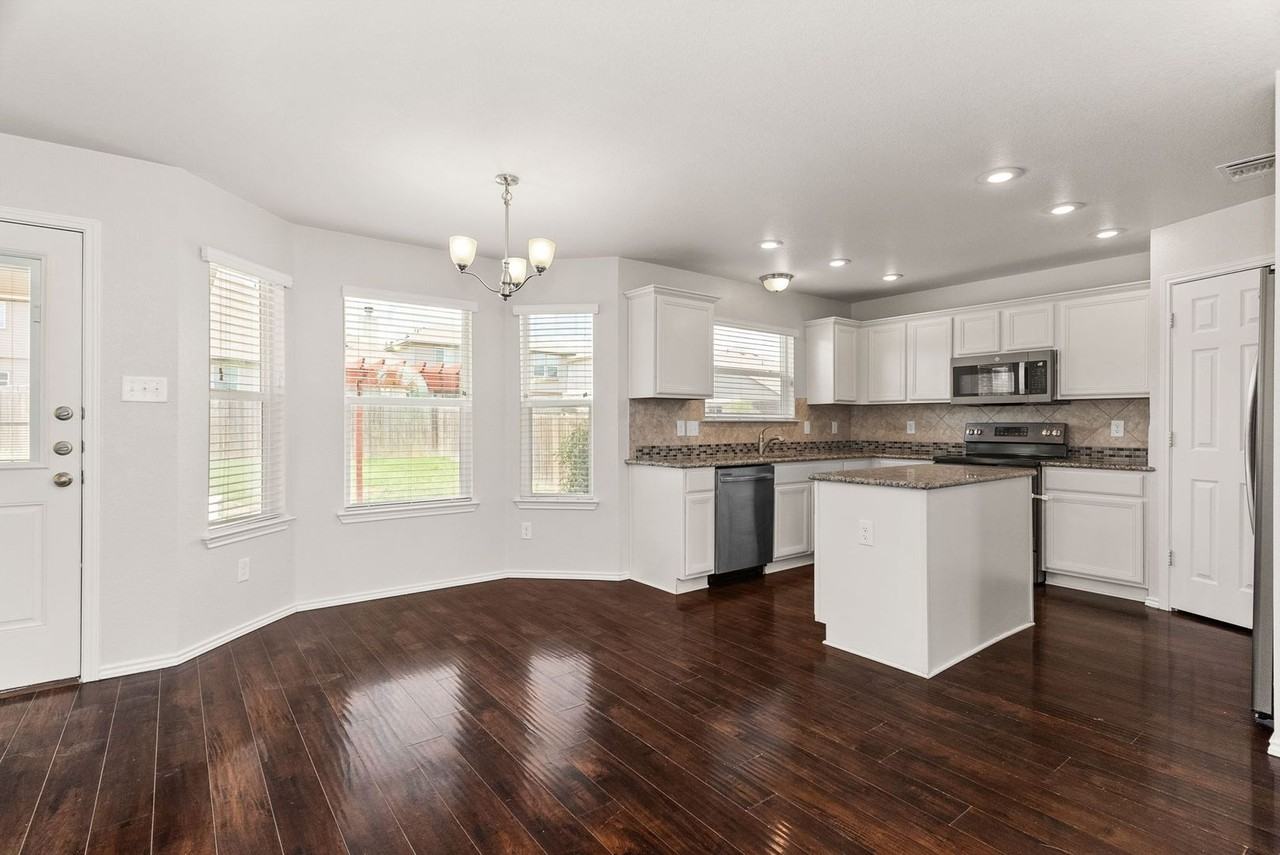 9605 Raeburn Ct - Photo 6 of 20