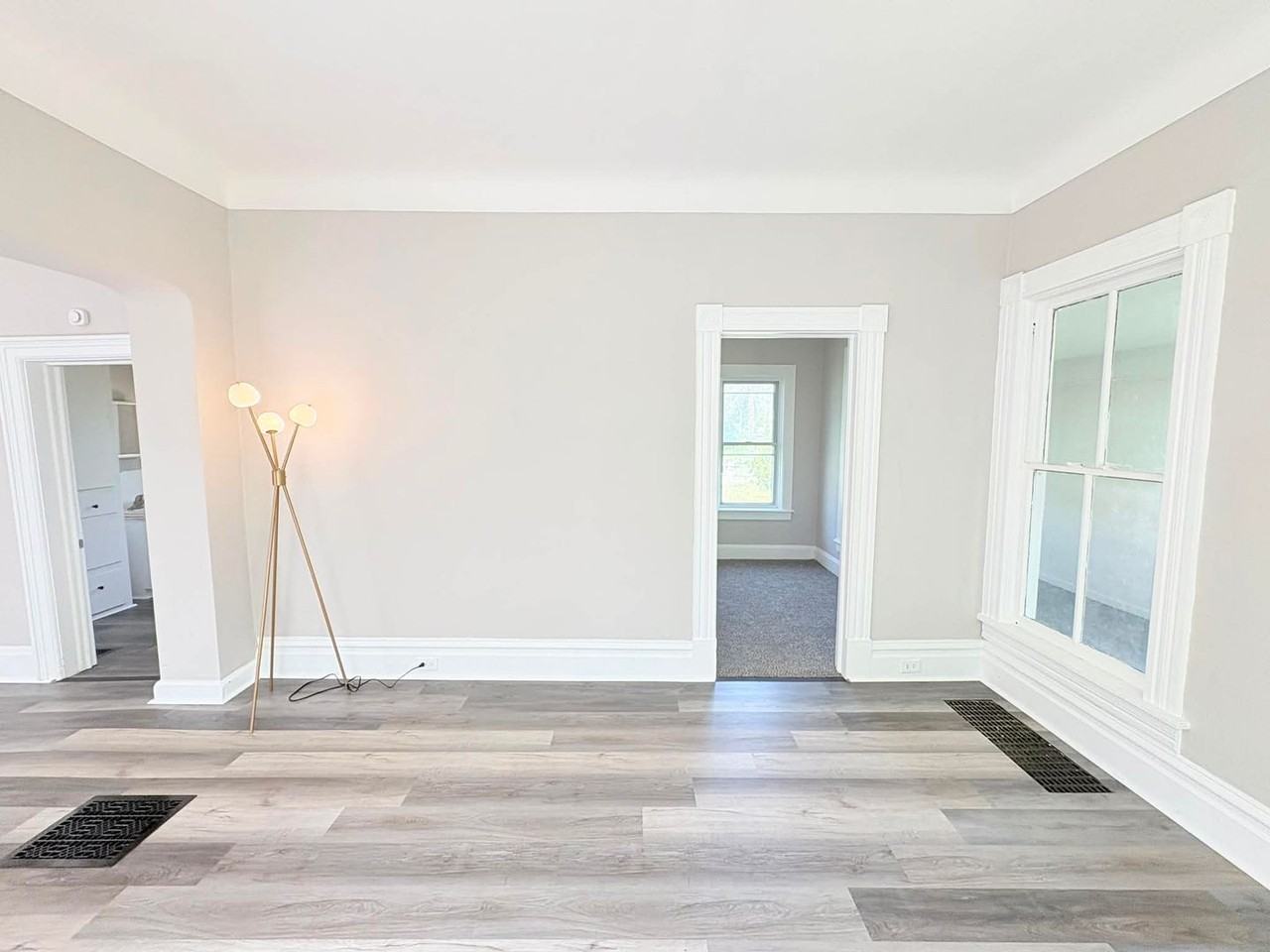 325 Troy St - Photo 2 of 22