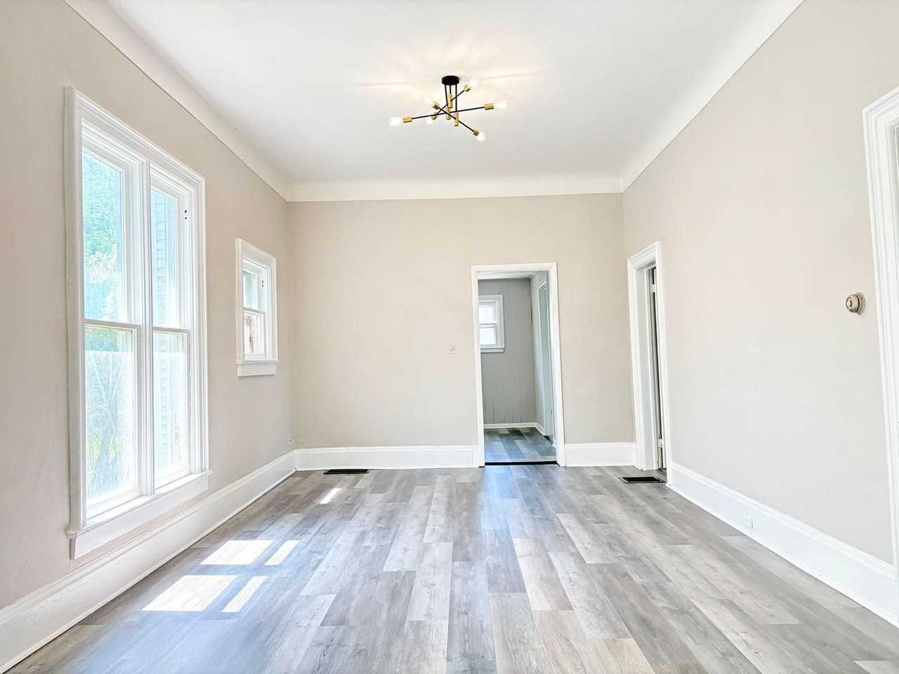 325 Troy St - Photo 3 of 22