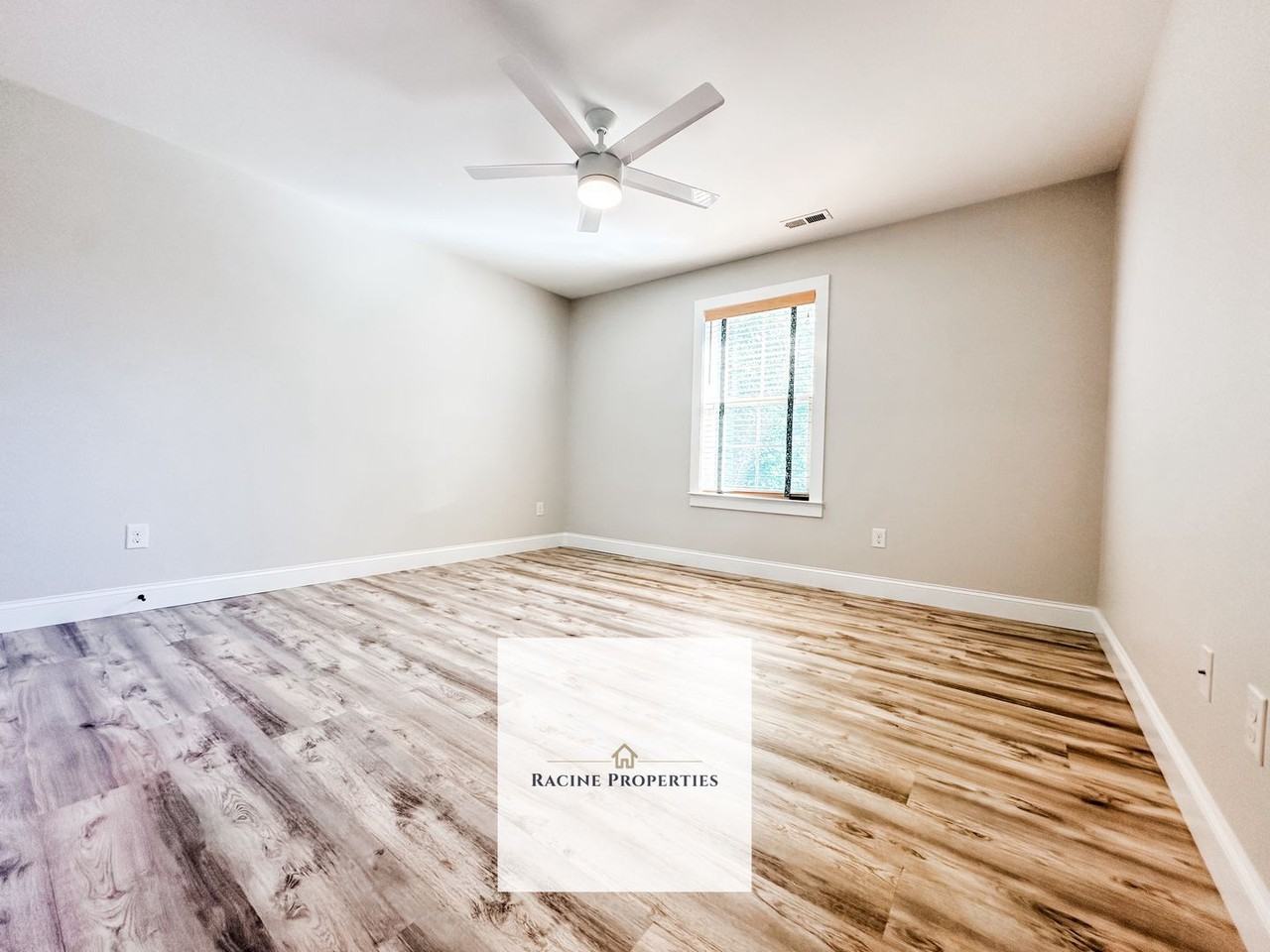 27 Carriage Dr - Photo 7 of 19