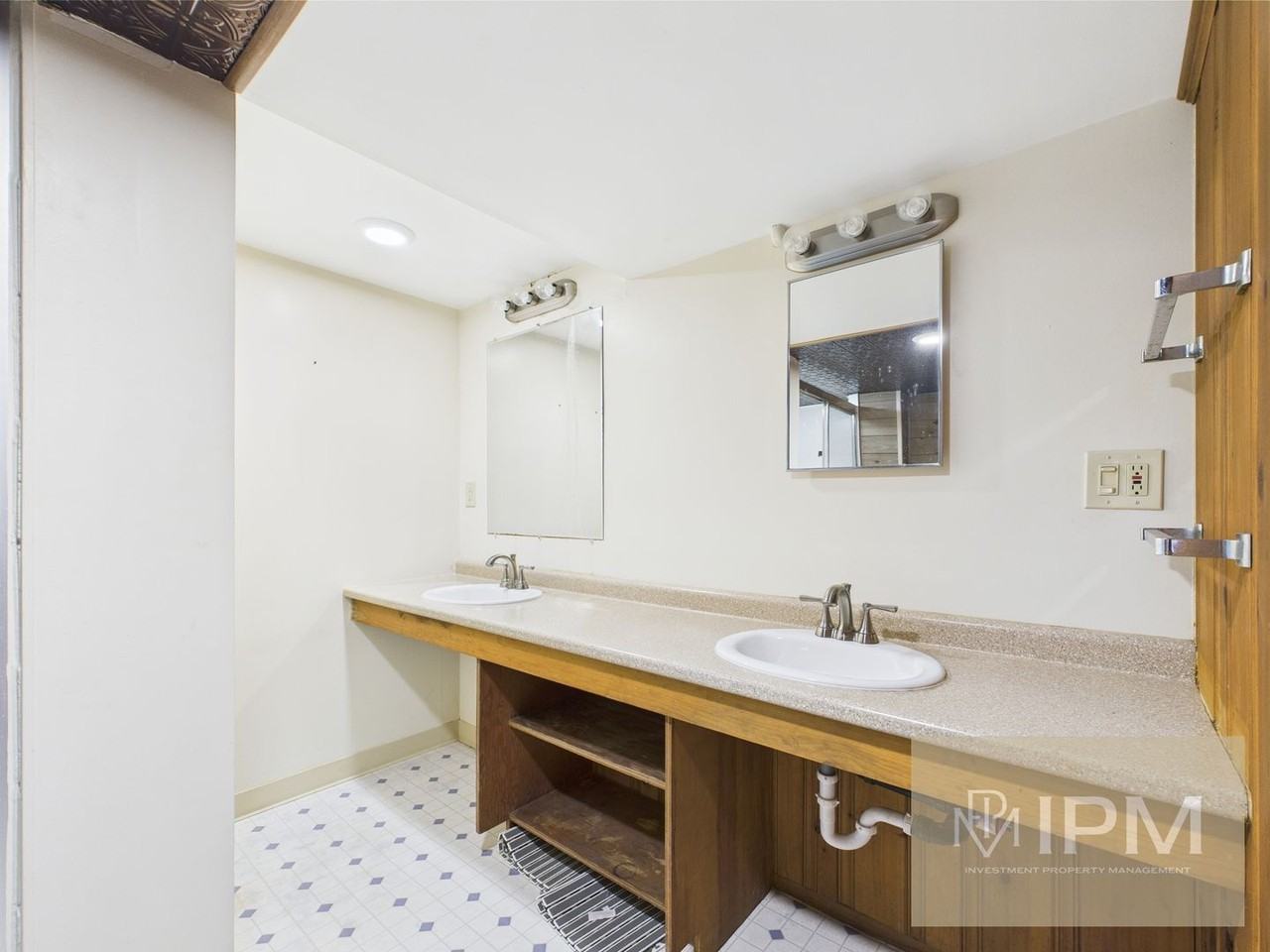 307 N Fayette St - Photo 2 of 18