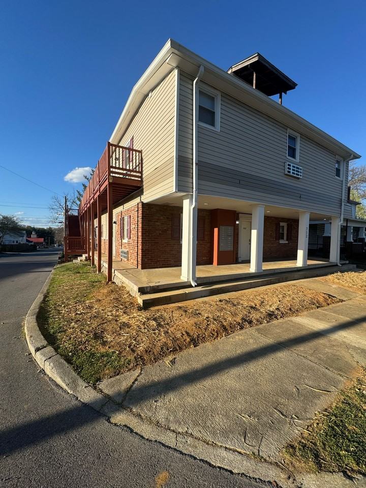 712 Lamont St. - Photo 3 of 3