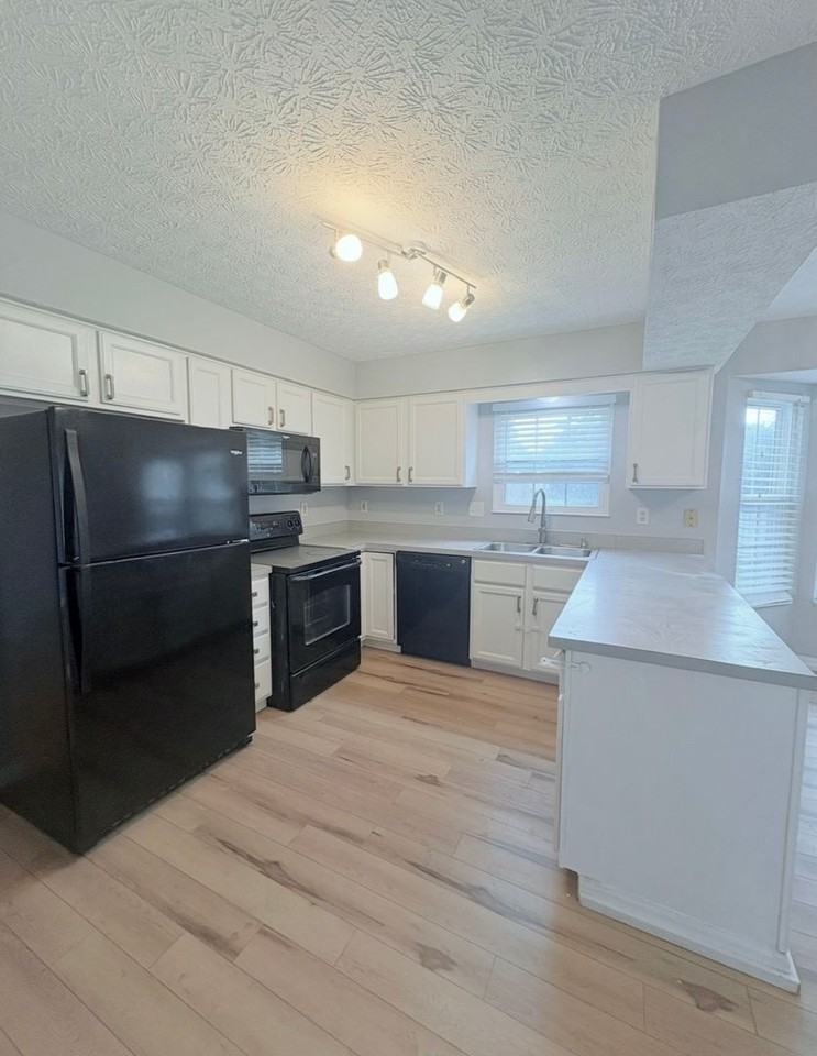 4843 Ballentine Dr - Photo 3 of 19