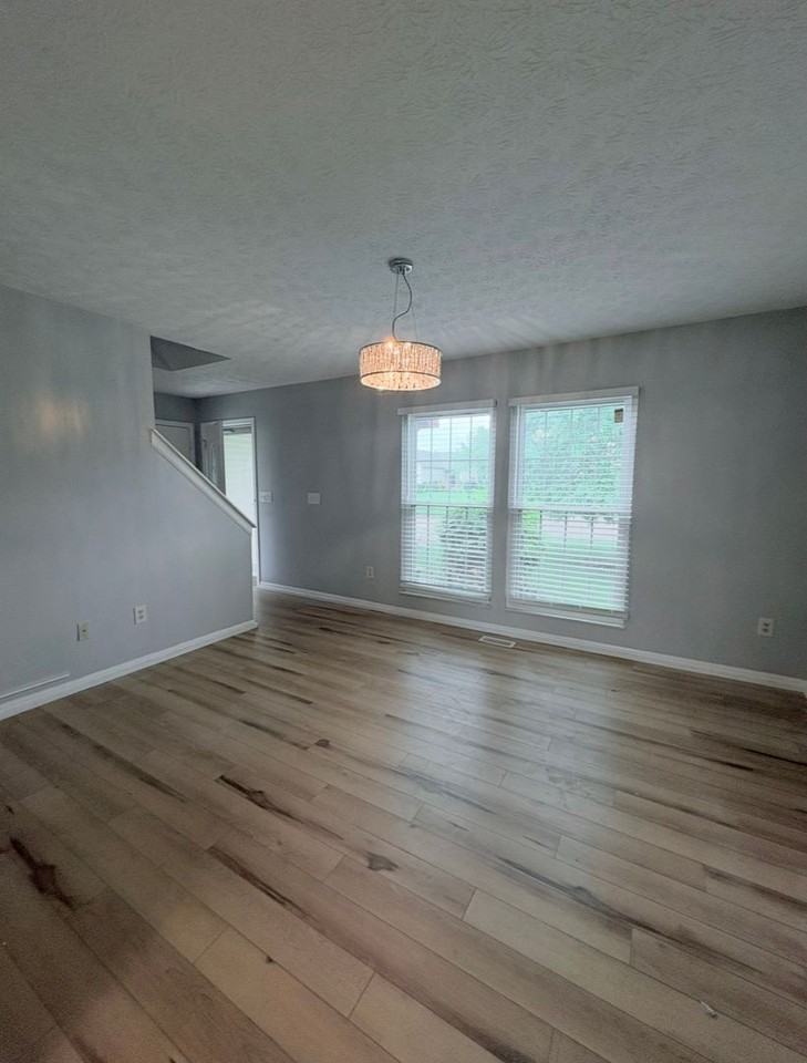 4843 Ballentine Dr - Photo 5 of 19