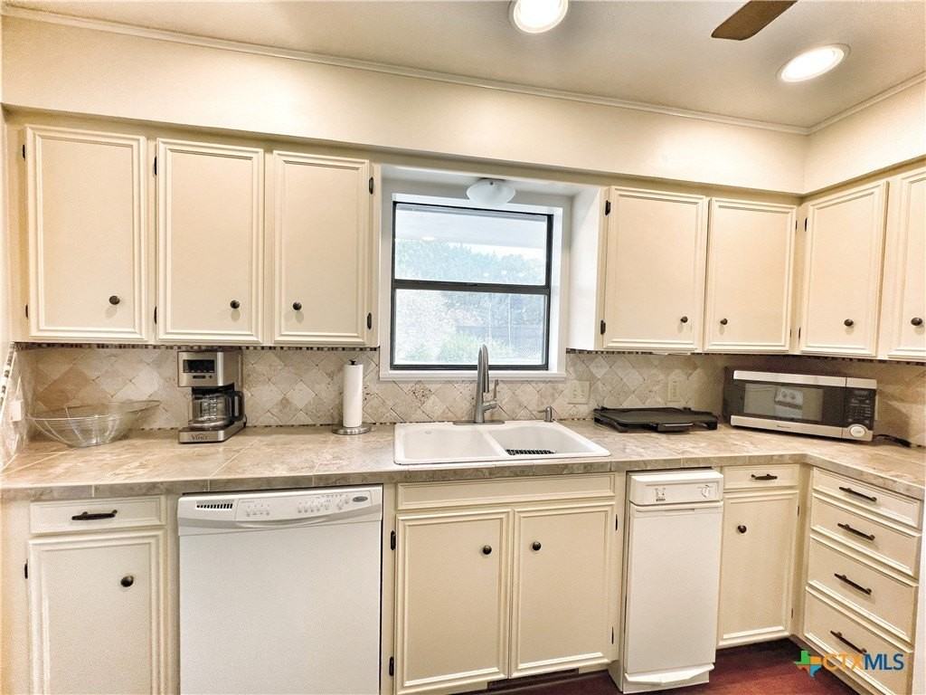 2489 Colleen Dr - Photo 6 of 29