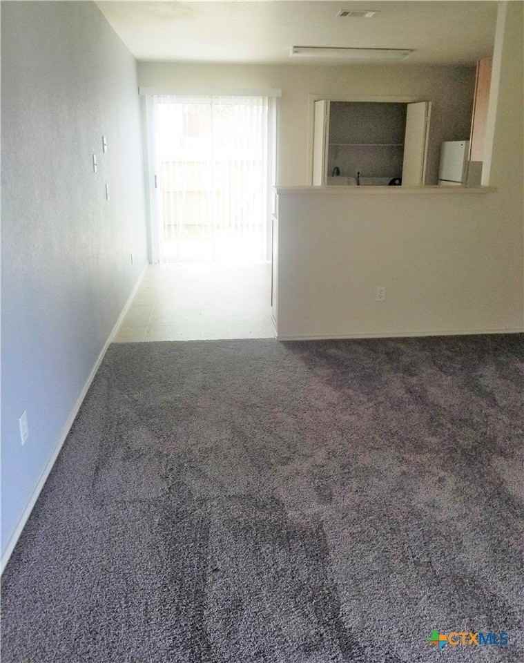 313 Creek St #B - Photo 3 of 12