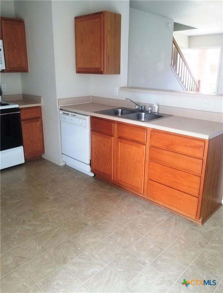 313 Creek St #B - Photo 4 of 12