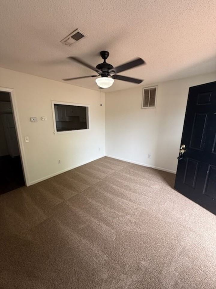 120 W Presnell St - Photo 2 of 5