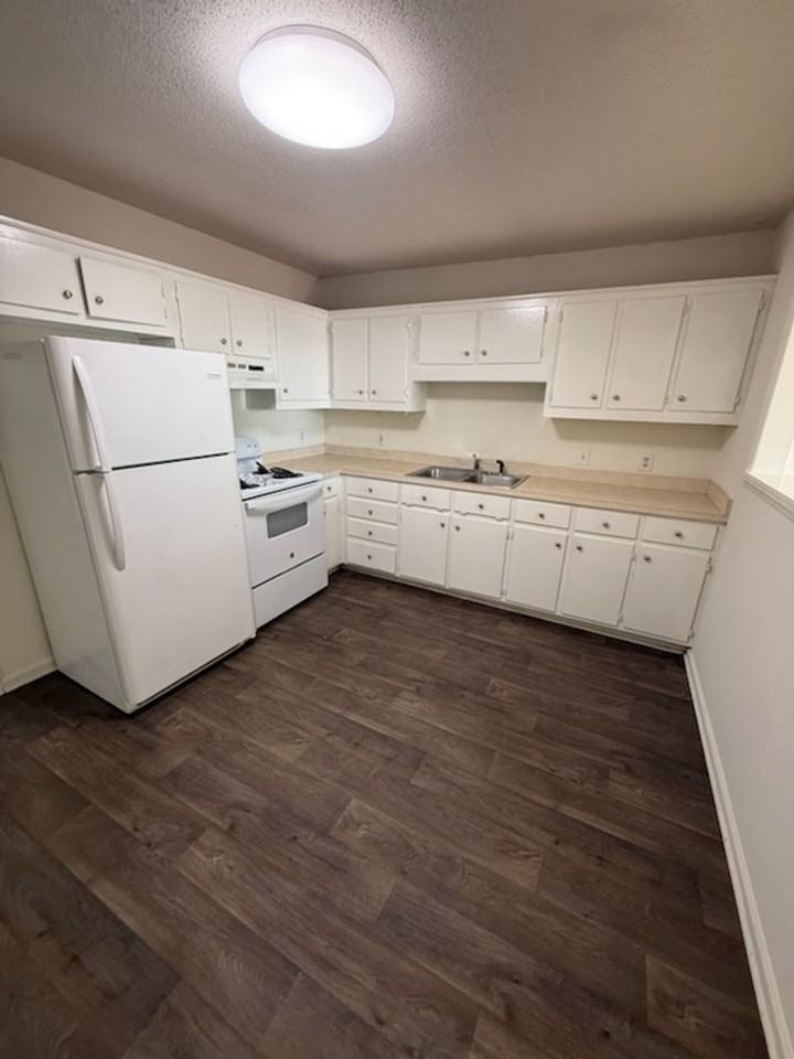 120 W Presnell St - Photo 3 of 5