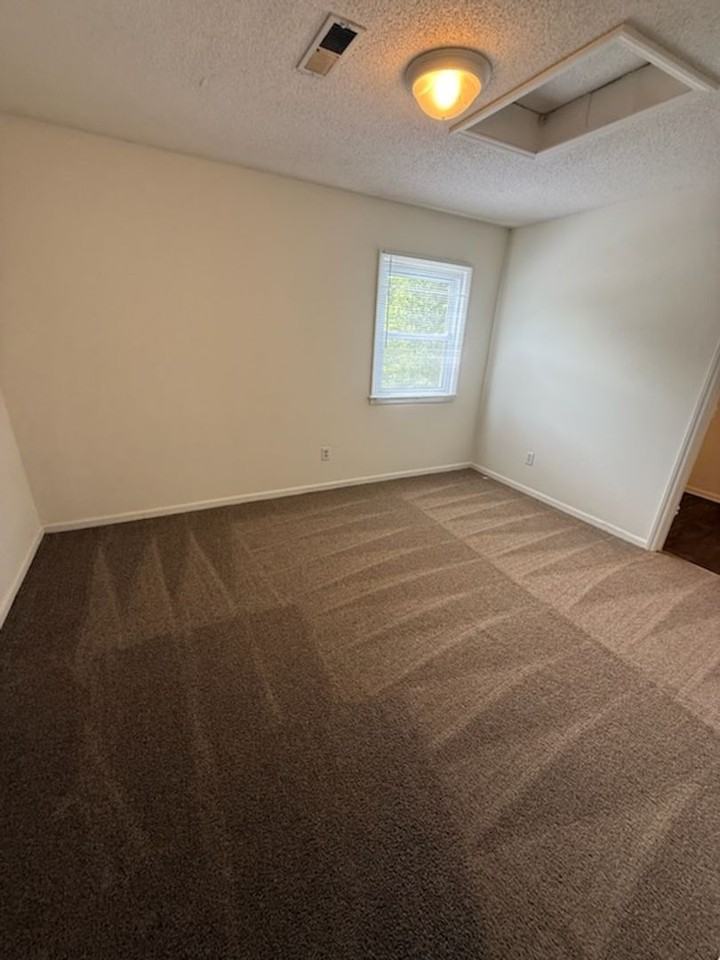 120 W Presnell St - Photo 4 of 5