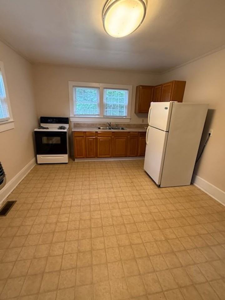 2040 Carl Dr - Photo 3 of 8
