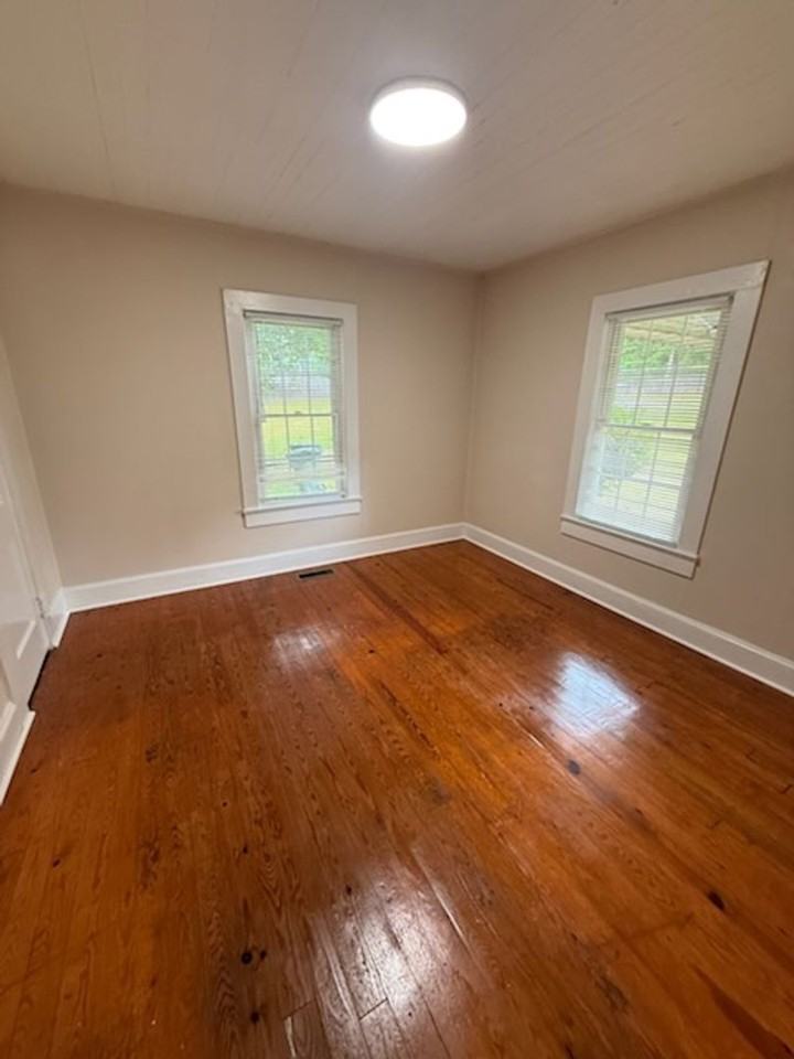 2040 Carl Dr - Photo 4 of 8