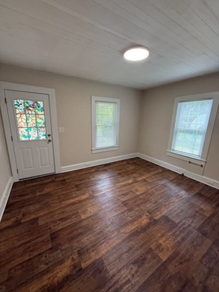 2040 Carl Dr - Photo 5 of 8