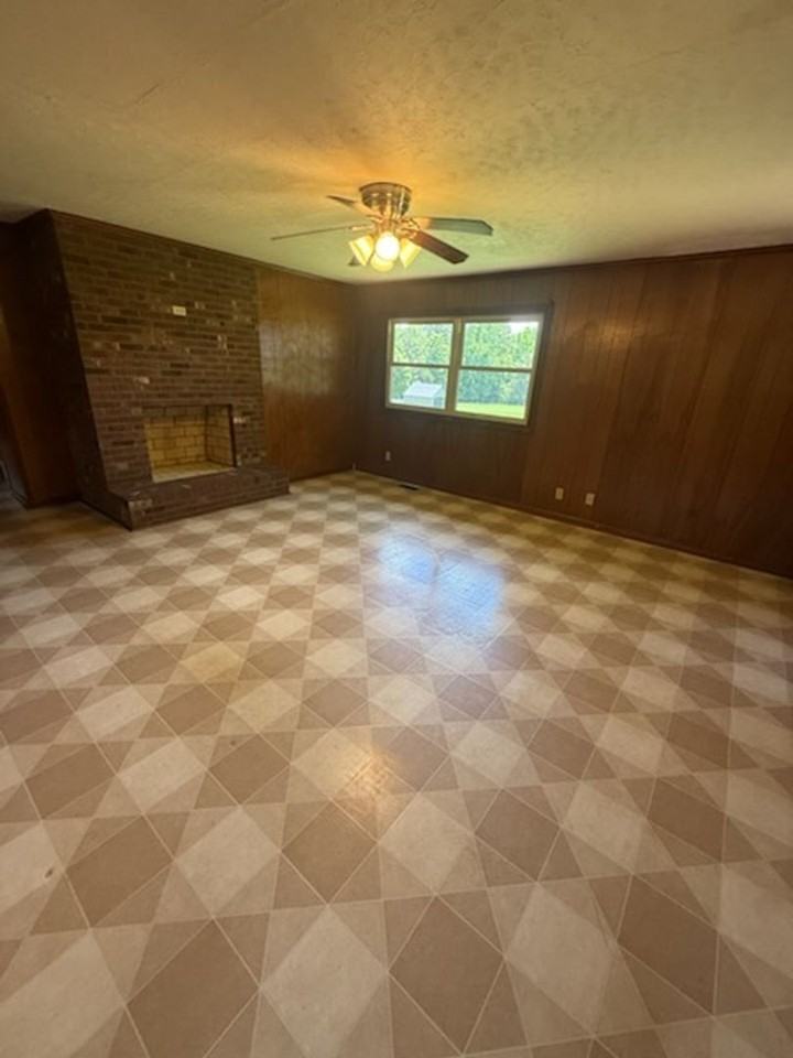 304 Swaim St - Photo 3 of 9