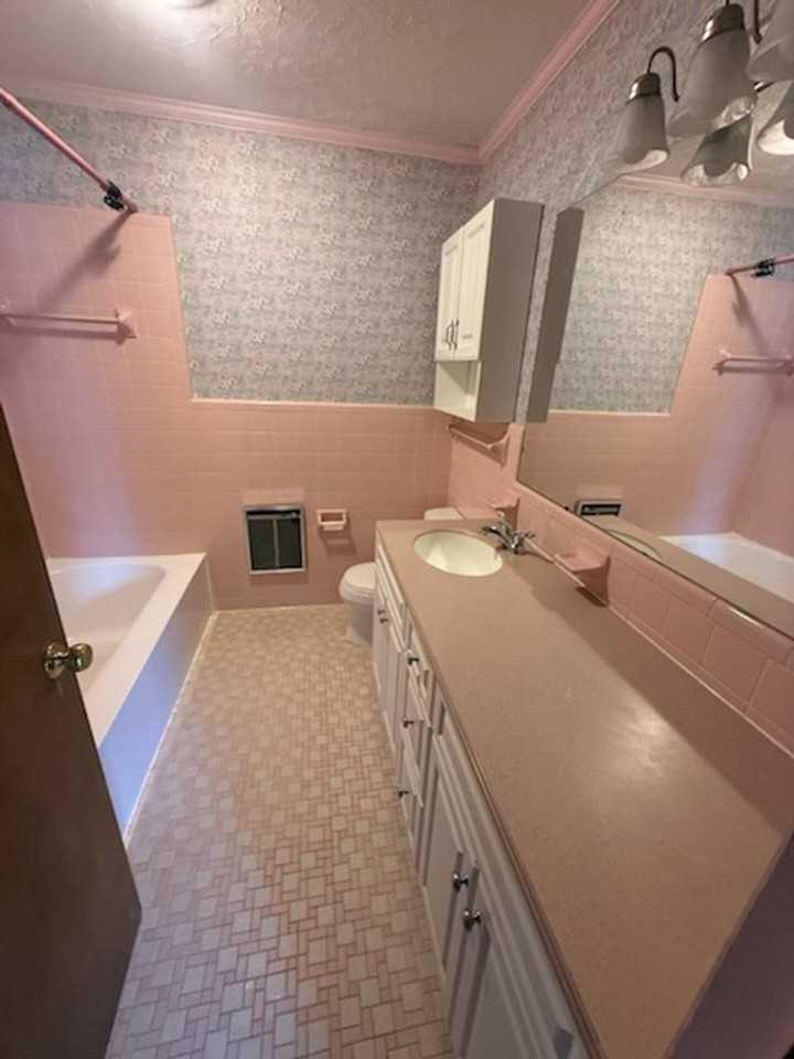 304 Swaim St - Photo 5 of 9