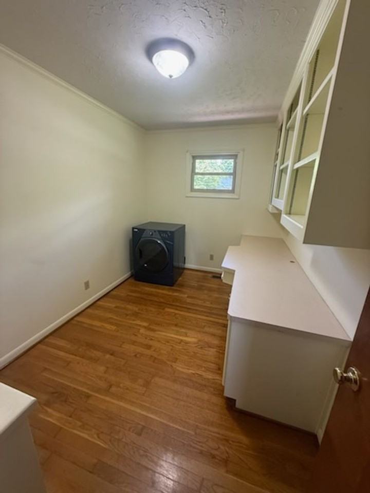 304 Swaim St - Photo 6 of 9