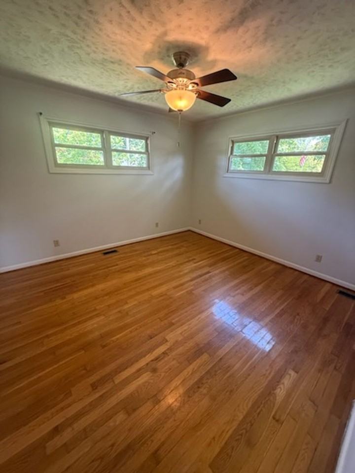 304 Swaim St - Photo 7 of 9