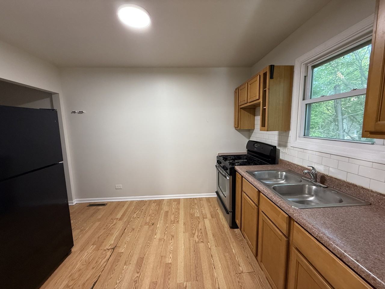 411 Irving Ave #SFH - Photo 4 of 7