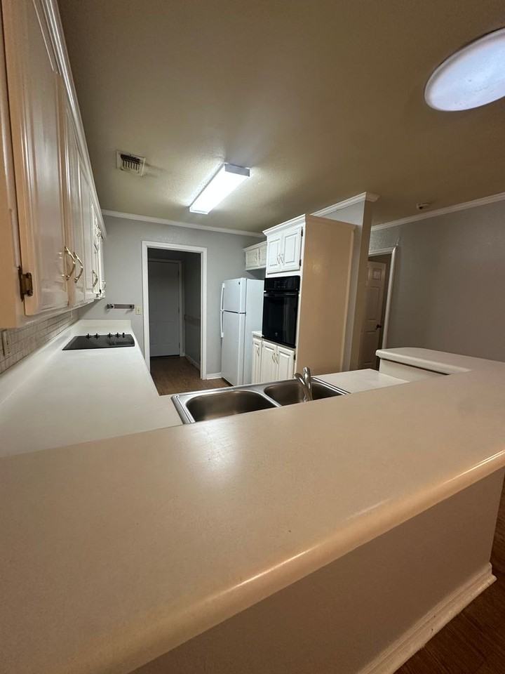 3005 Sw 28th Ave #C - Photo 3 of 19