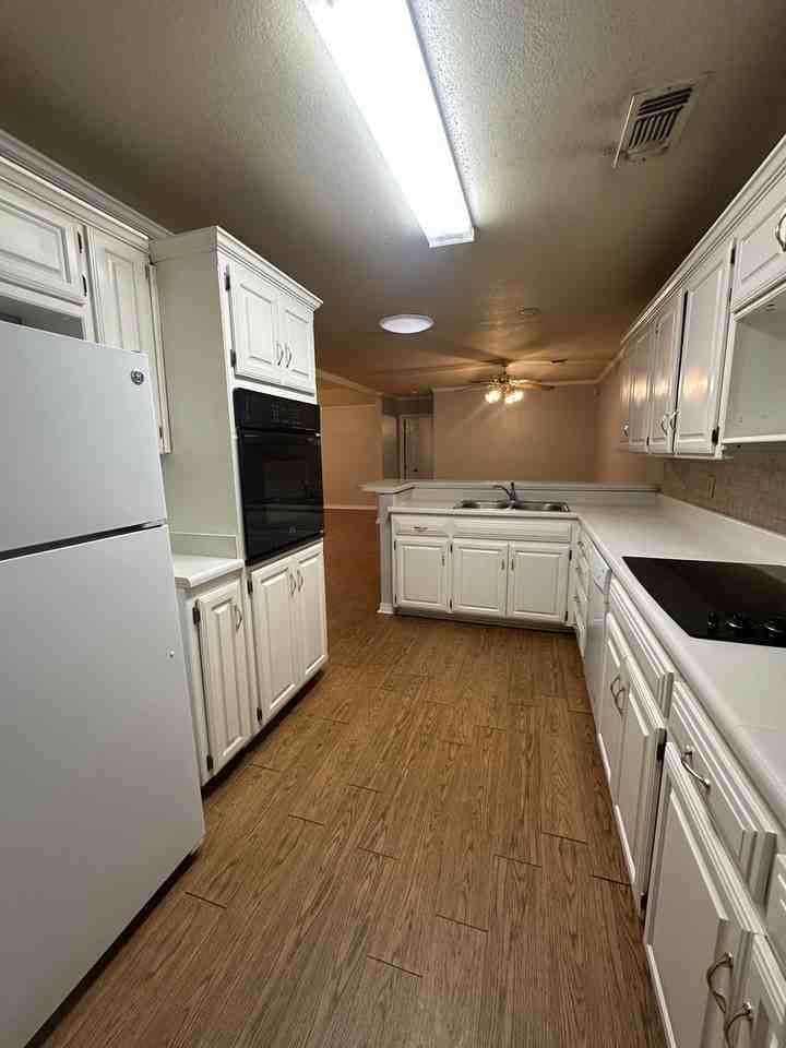 3005 Sw 28th Ave #C - Photo 4 of 19