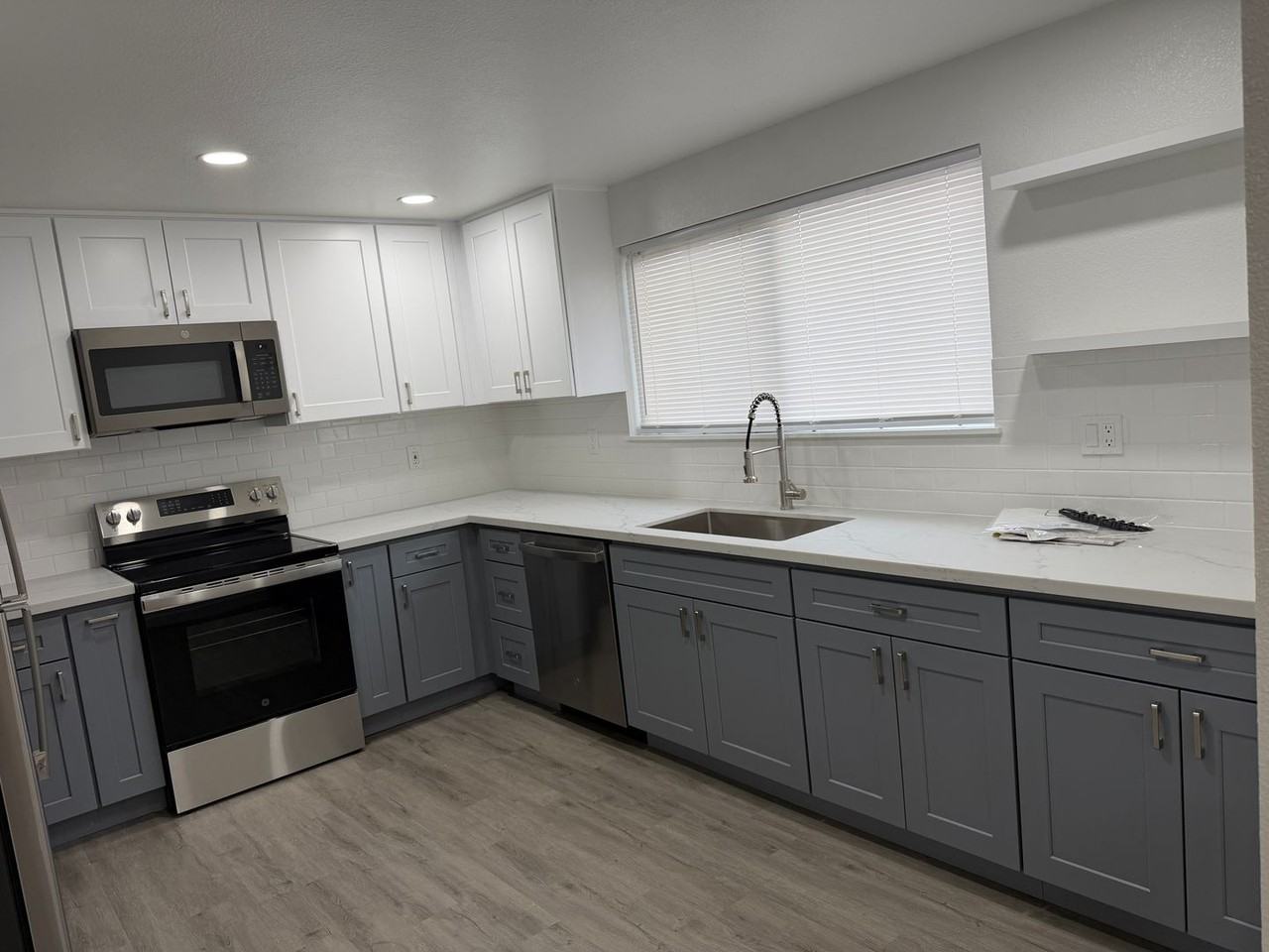 1603 Norpoint Way Ne #D - Photo 2 of 7