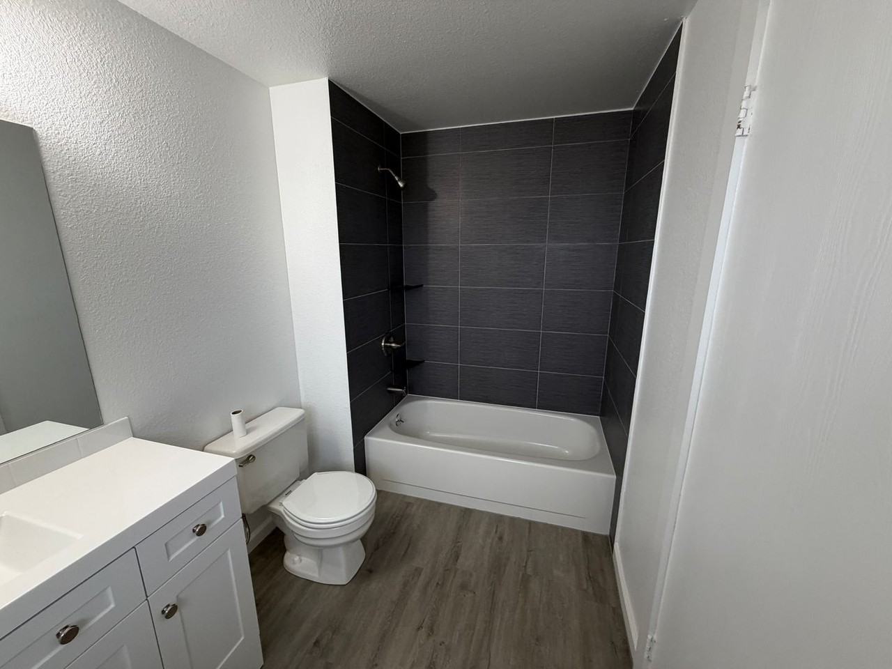 1603 Norpoint Way Ne #D - Photo 4 of 7