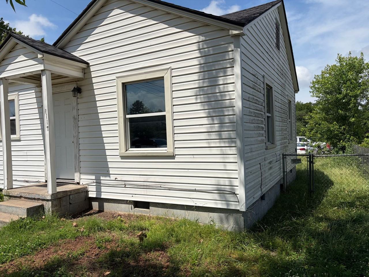 1117 N 32nd St - Photo 3 of 3