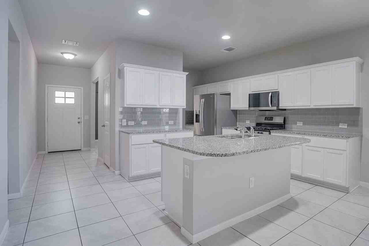 6700 Ranchito Dr - Photo 4 of 20