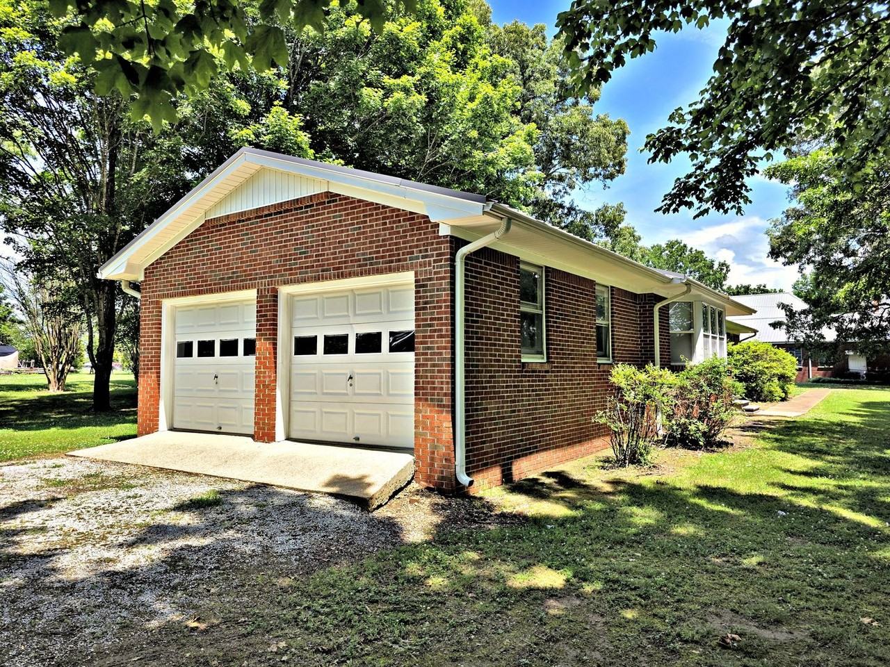 27043 Copeland Rd - Photo 3 of 40