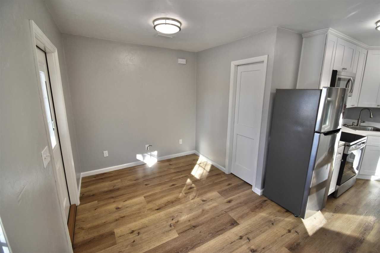 626 W Georgia St #B - Photo 3 of 13