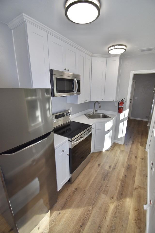 626 W Georgia St #B - Photo 5 of 13