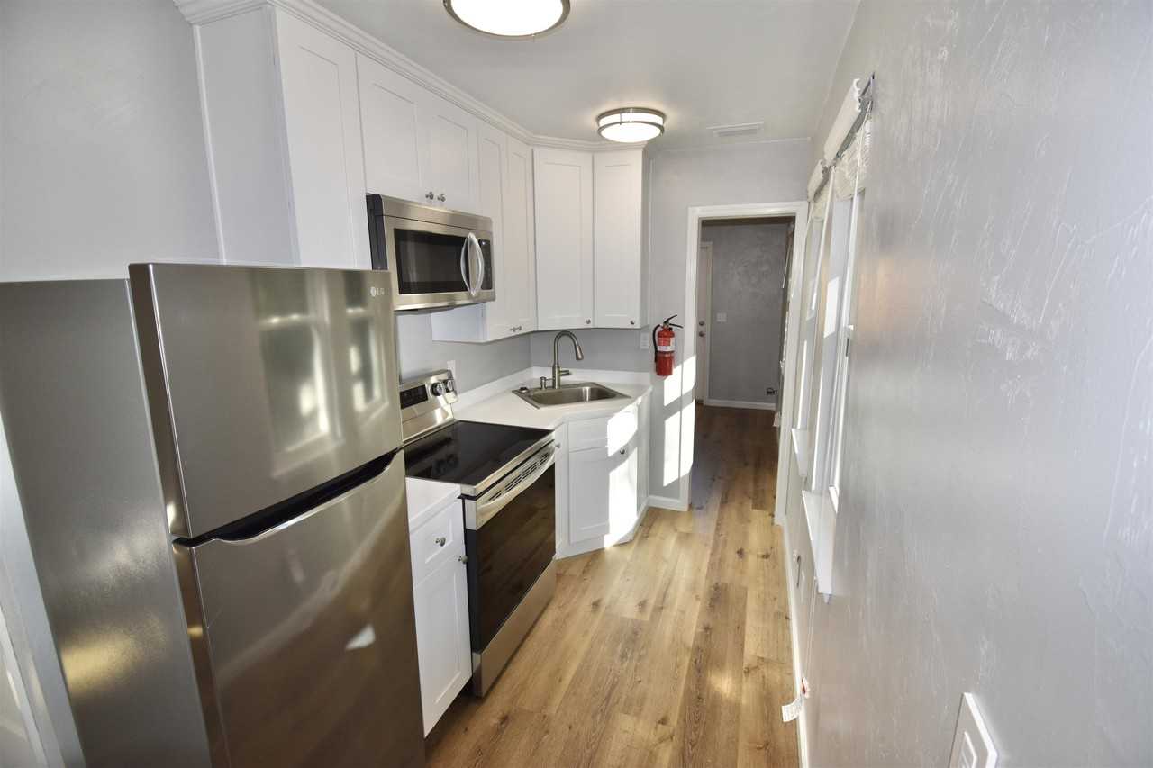 626 W Georgia St #B - Photo 6 of 13
