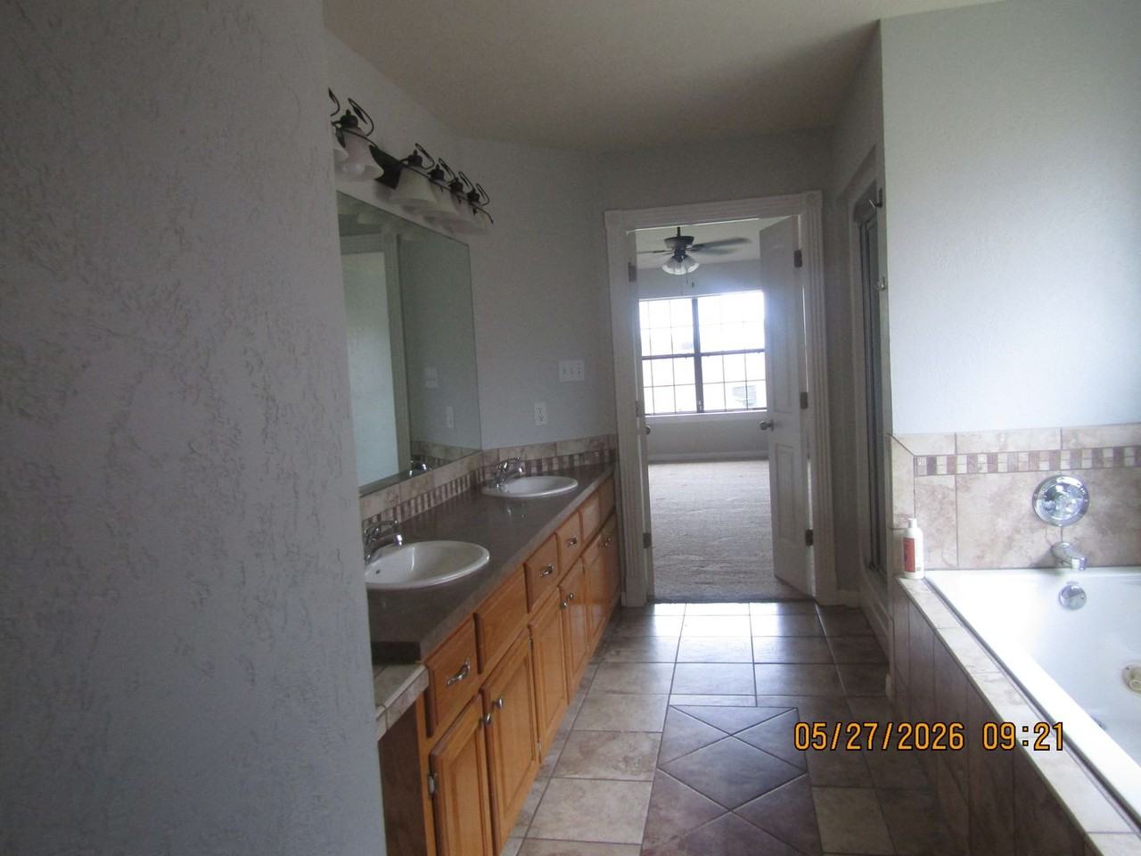 3119 Ne Mayflower Ave - Photo 4 of 36